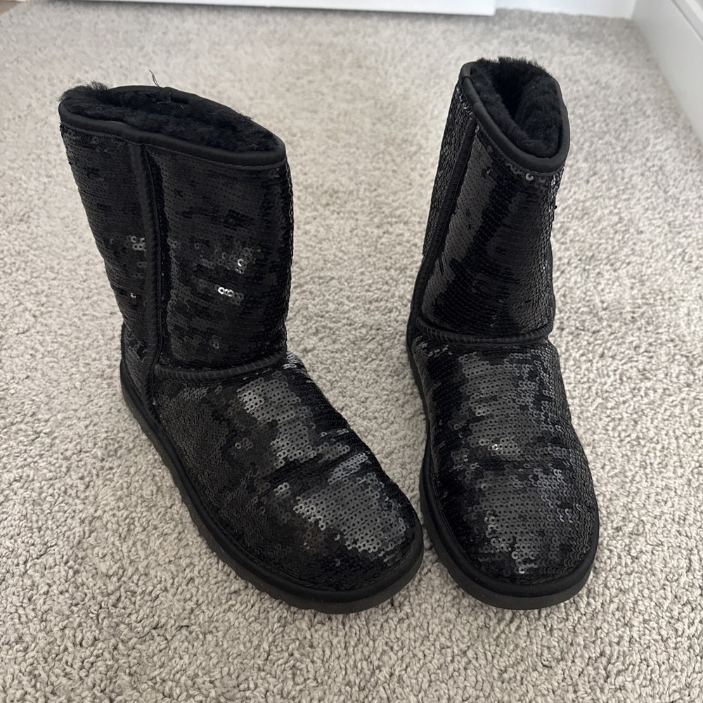 UGG Australia Classic Short Sparkle Sequin Boots Black Size 6 Y2K